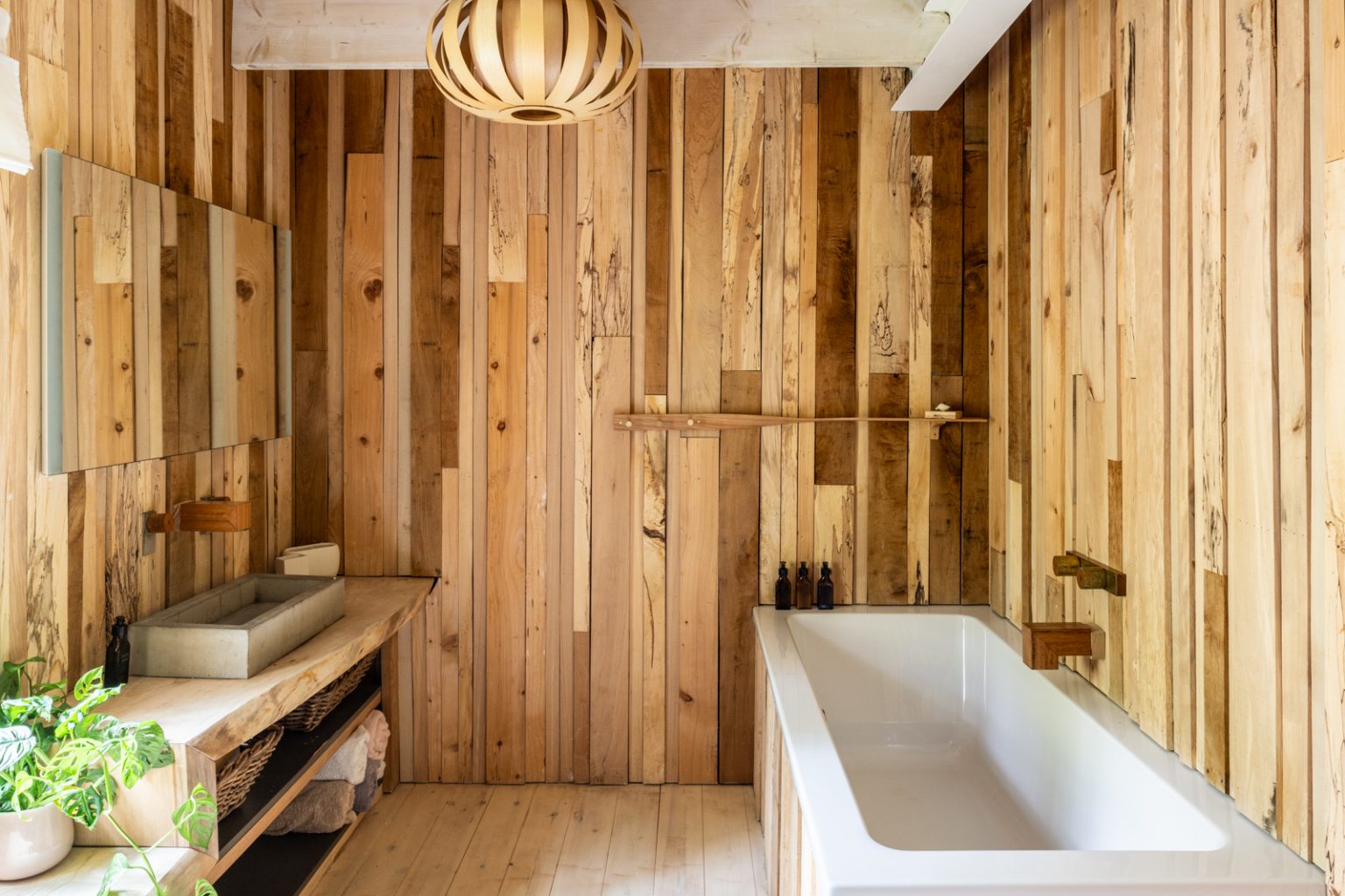 salle de bain murs bois maison architecte