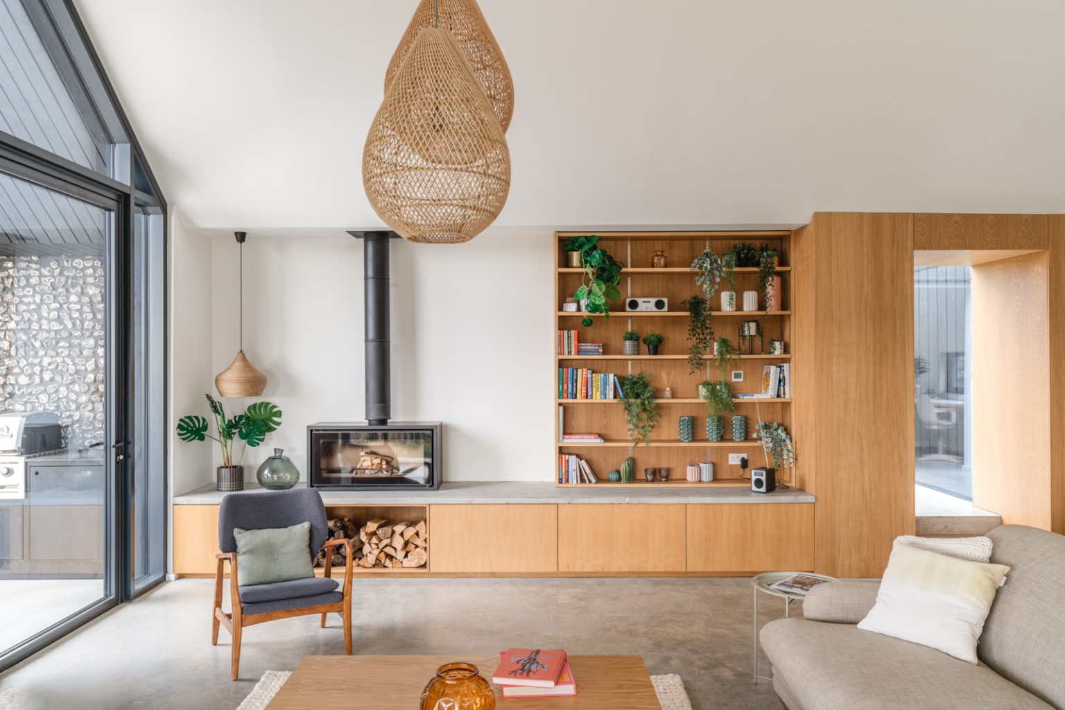 salon avec cheminée décoration naturelle maison contemporaine