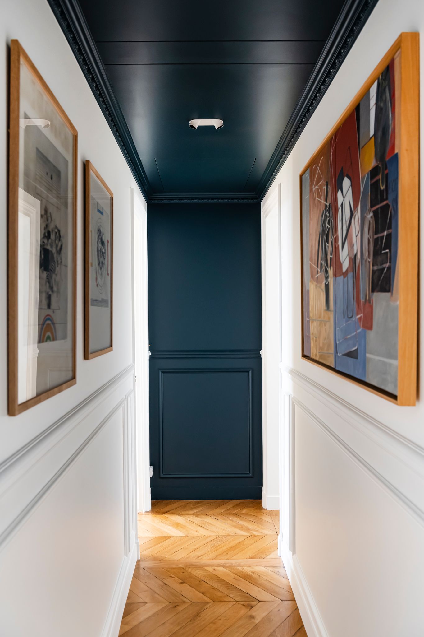 couloir plafond noir Photo : ©Julien Pepy