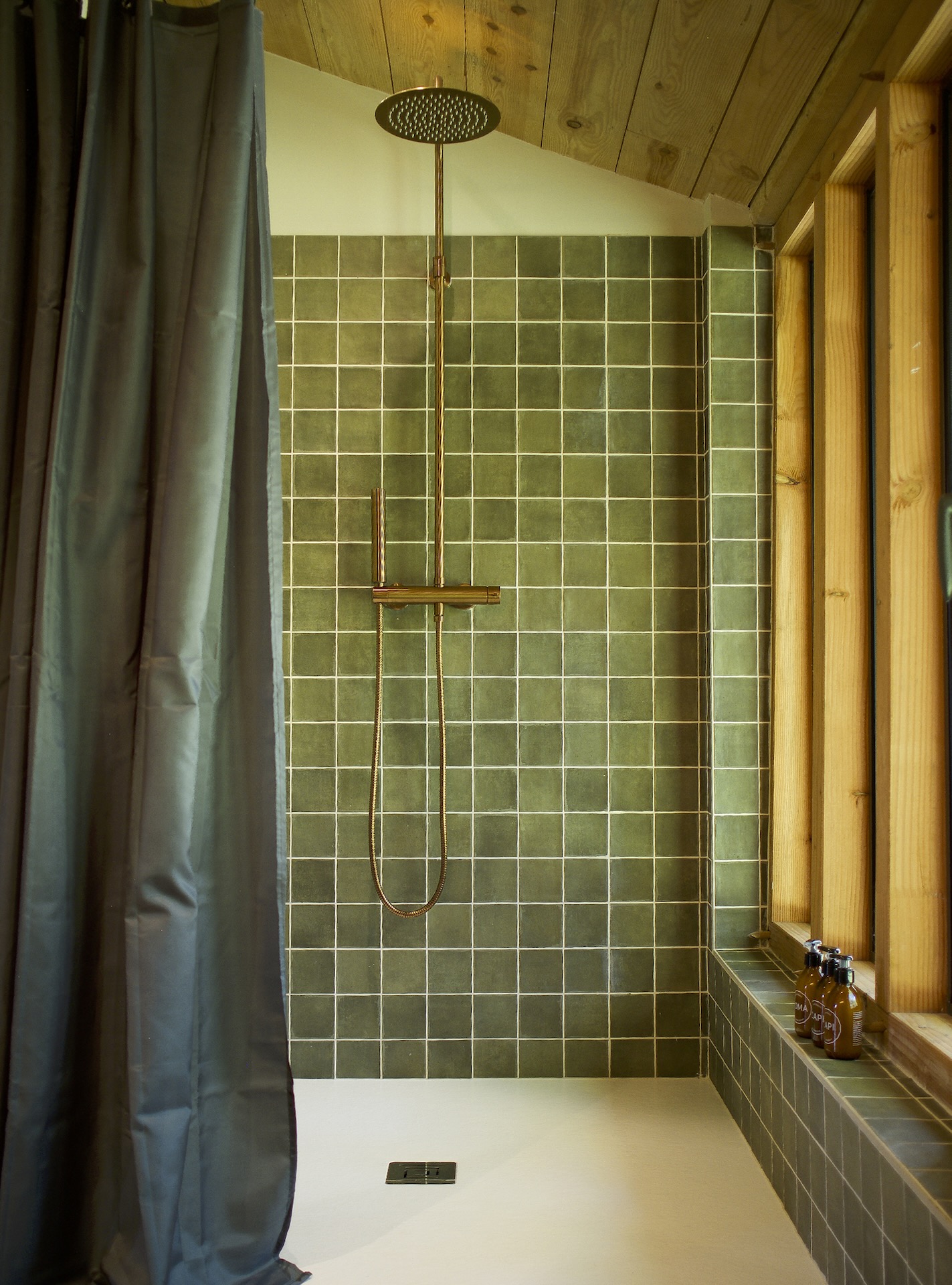 salle de bain carrelage vert Airial du Branasse Hossegor