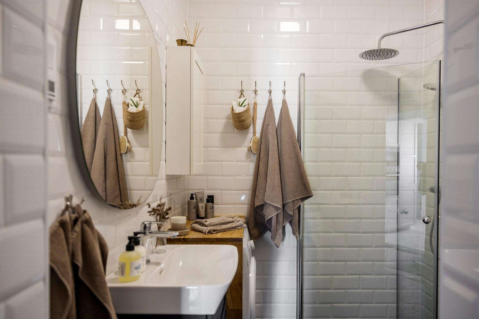 salle de bain blanche appartement décoration design et scandinave