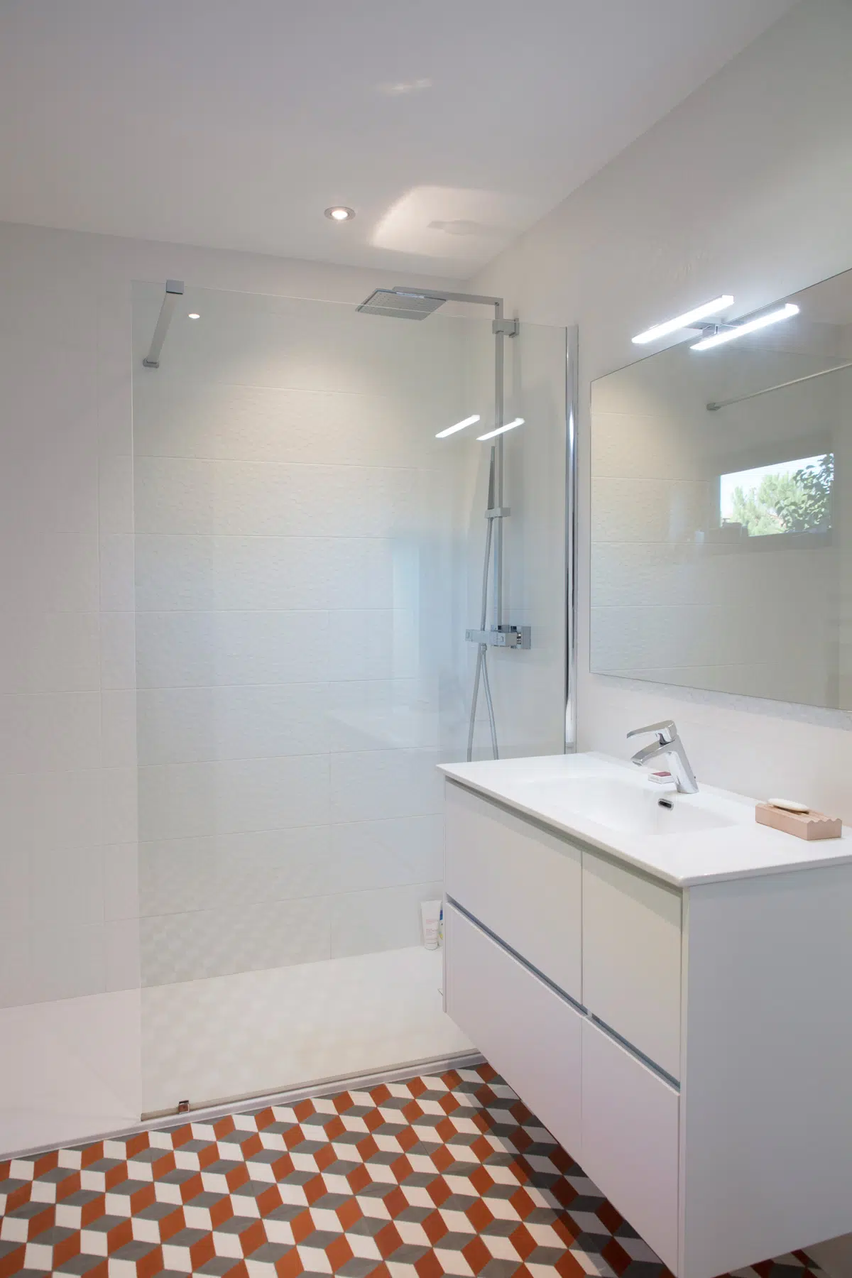 salle de bain design douche à l'italienne