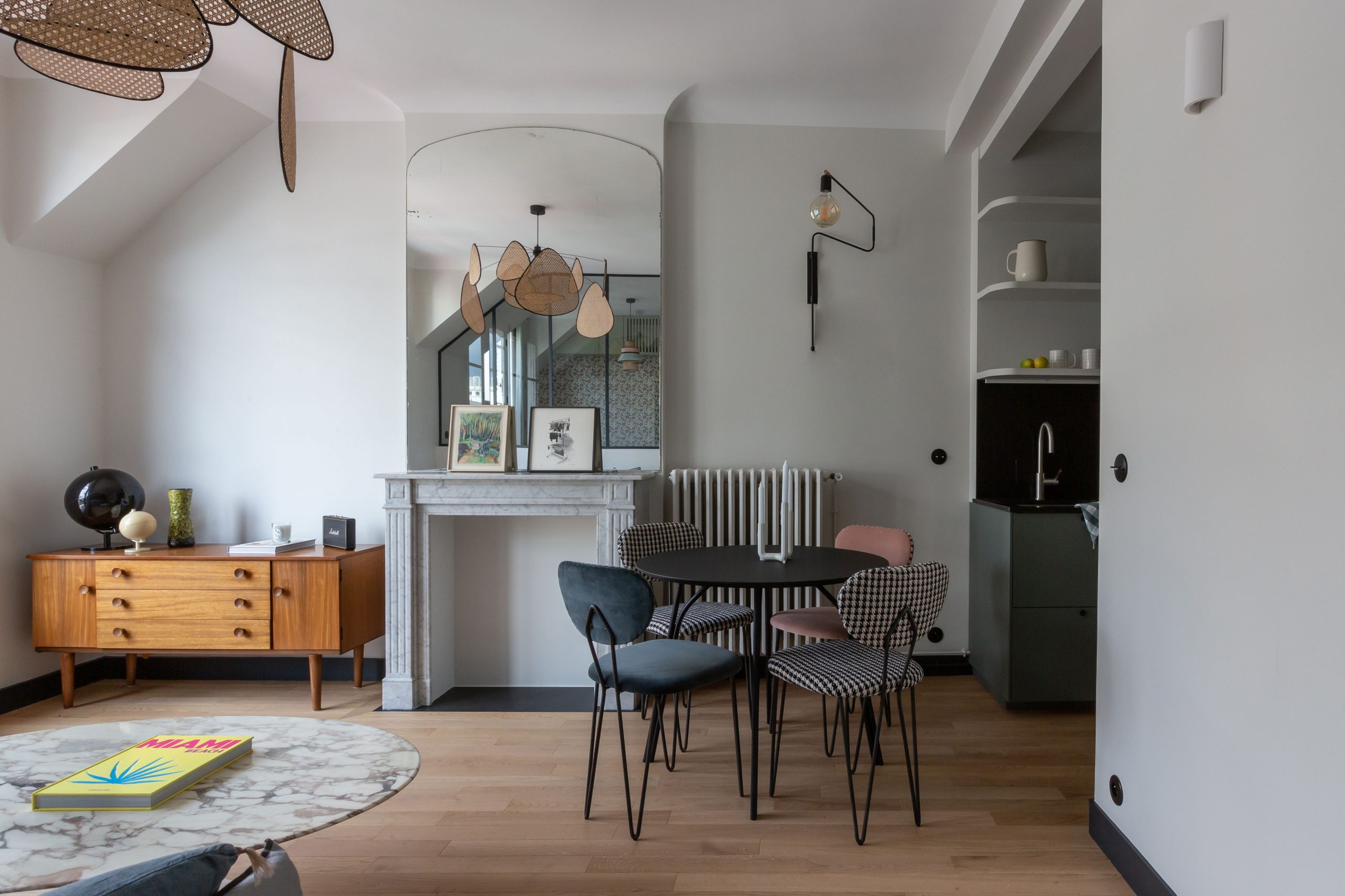 Un appartement de 30m2 à Paris transformé en pied-à-terre par Camille Hermand