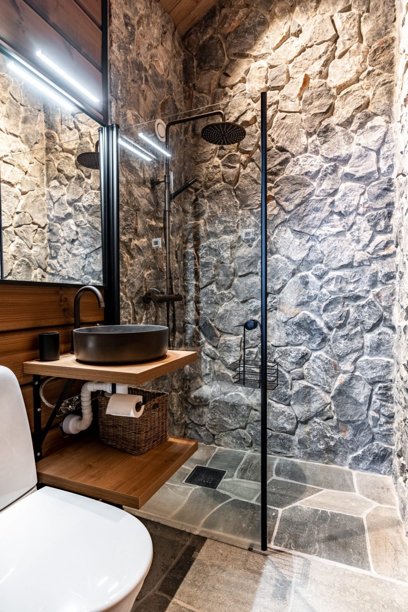 salle de bain bois et pierre décoration montagne