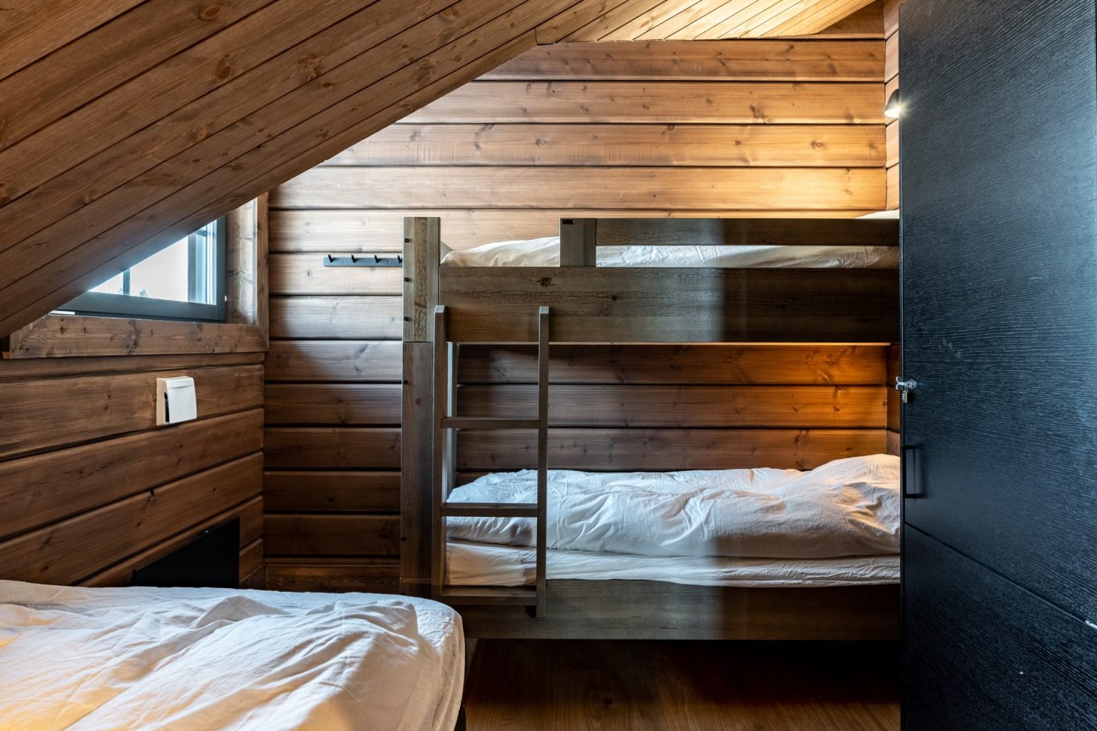 chambre dortoir mansardée maison en bois