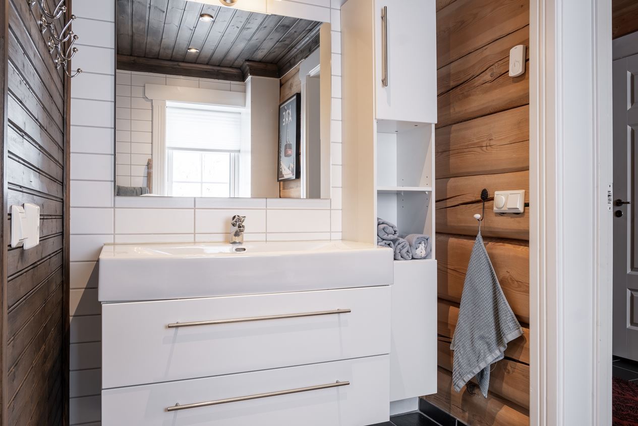 salle de bain appartement mur bois décoration chalet design