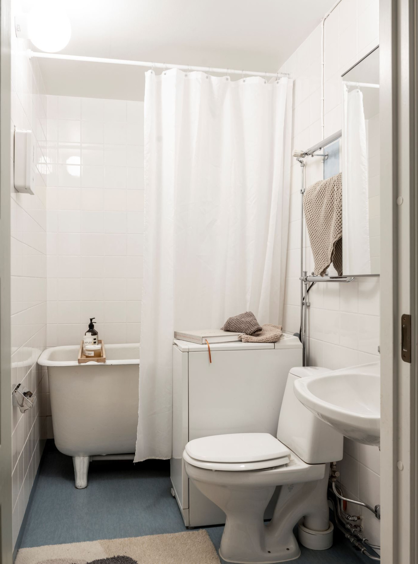 salle de bain blanche décoration scandinave