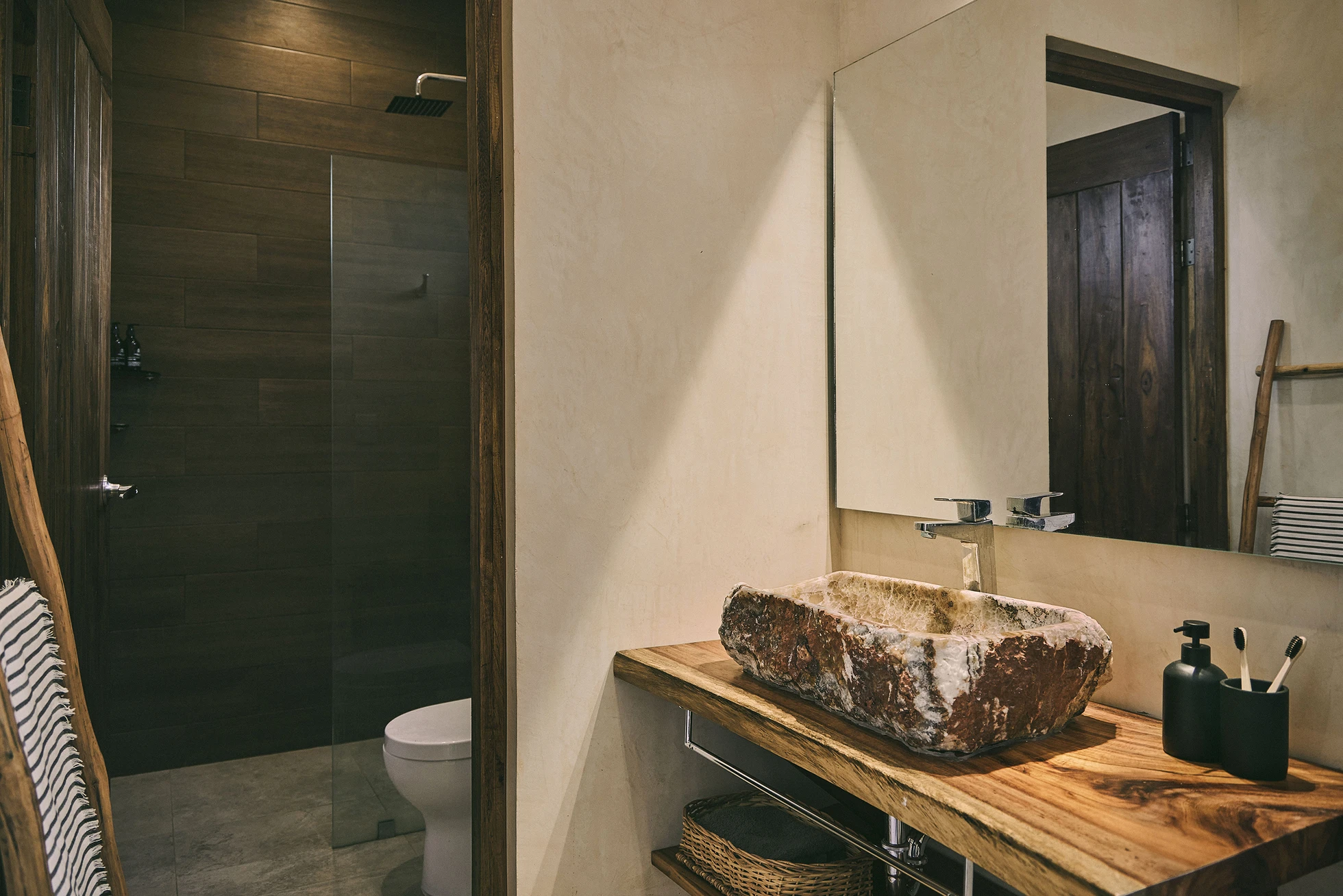 salle de bain maison Tulum décoration contemporaine et naturelle