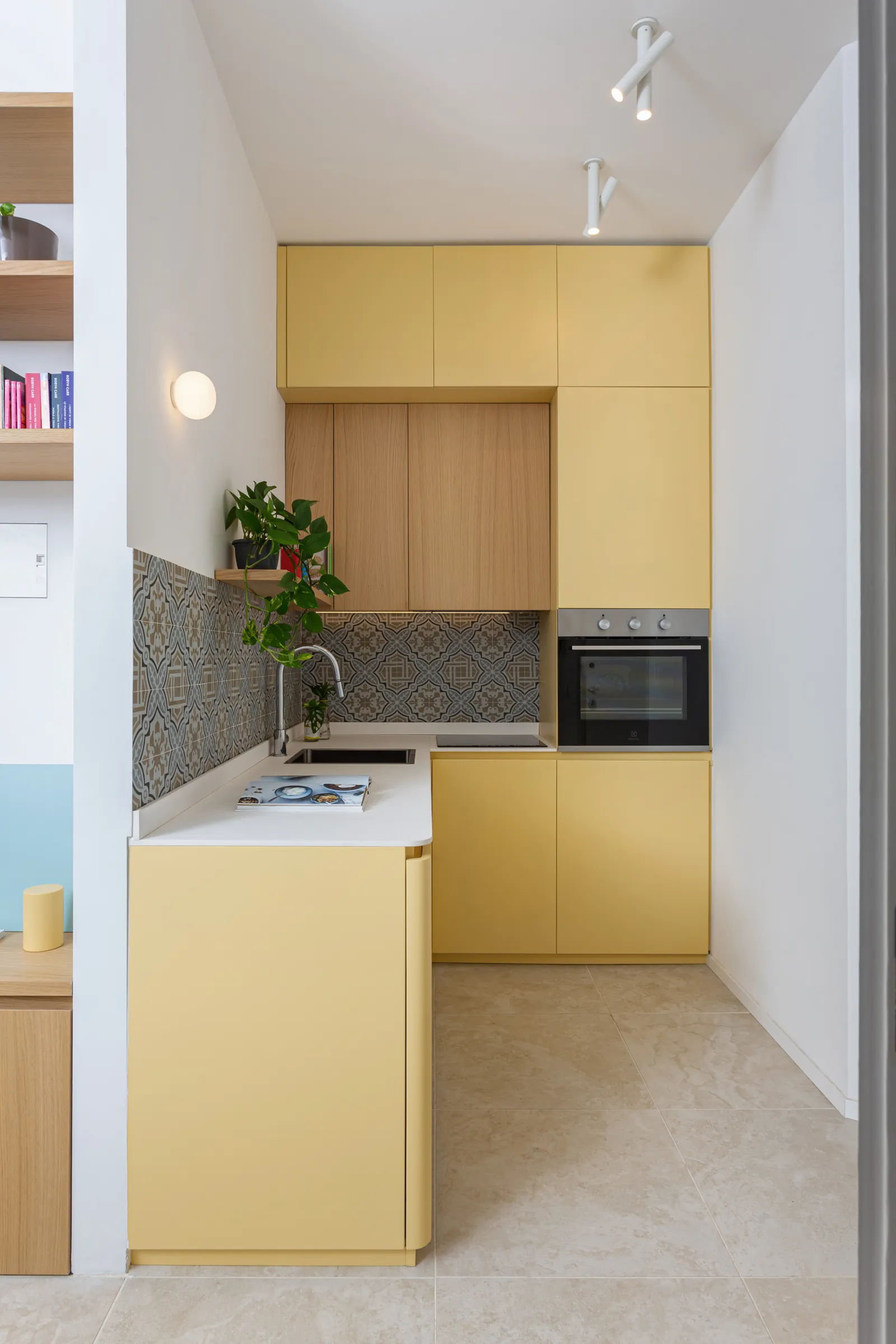 cuisine jaune petit appartement décoration design