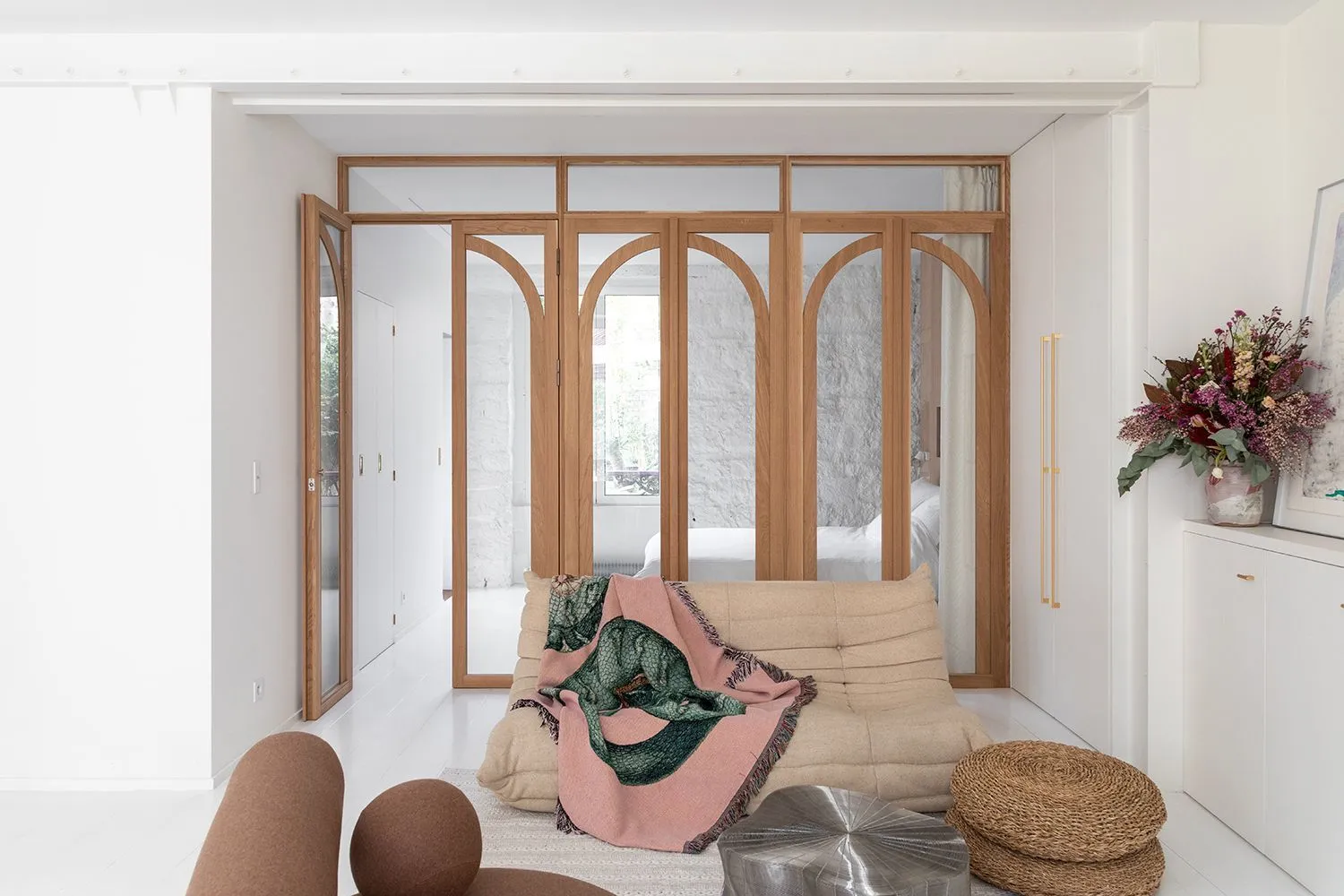 salon avec verrière bois décoration design