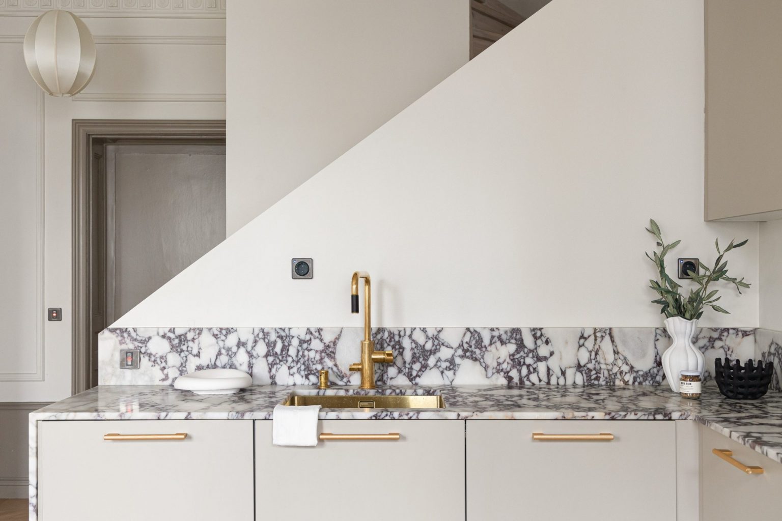 cuisine plan de travail marbre décoration blanche scandinave