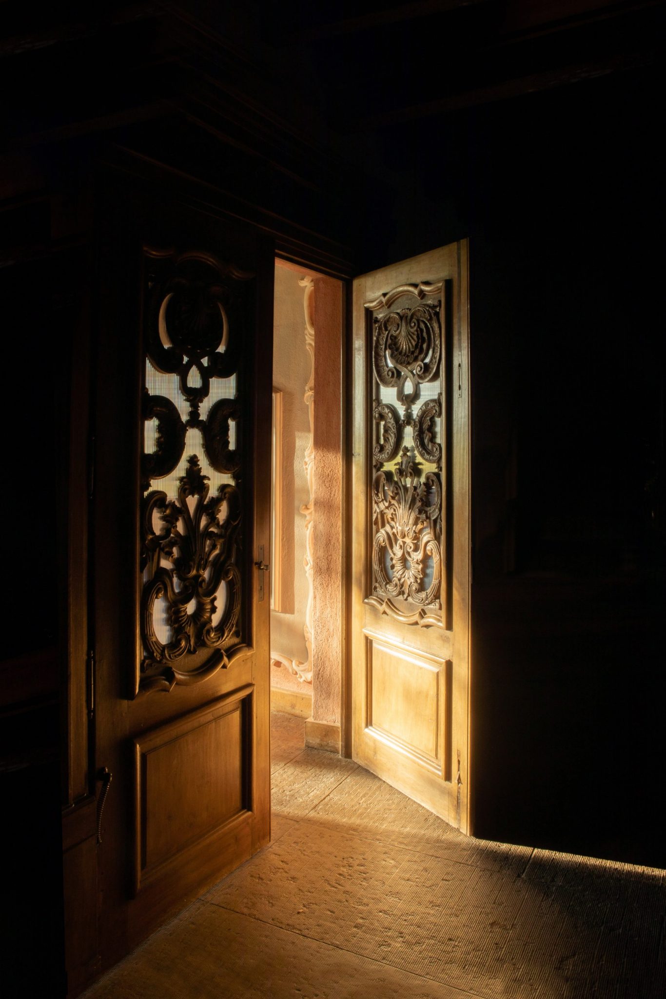 porte entrée ancienne bois massif Photo : ©Adel Slimane 
