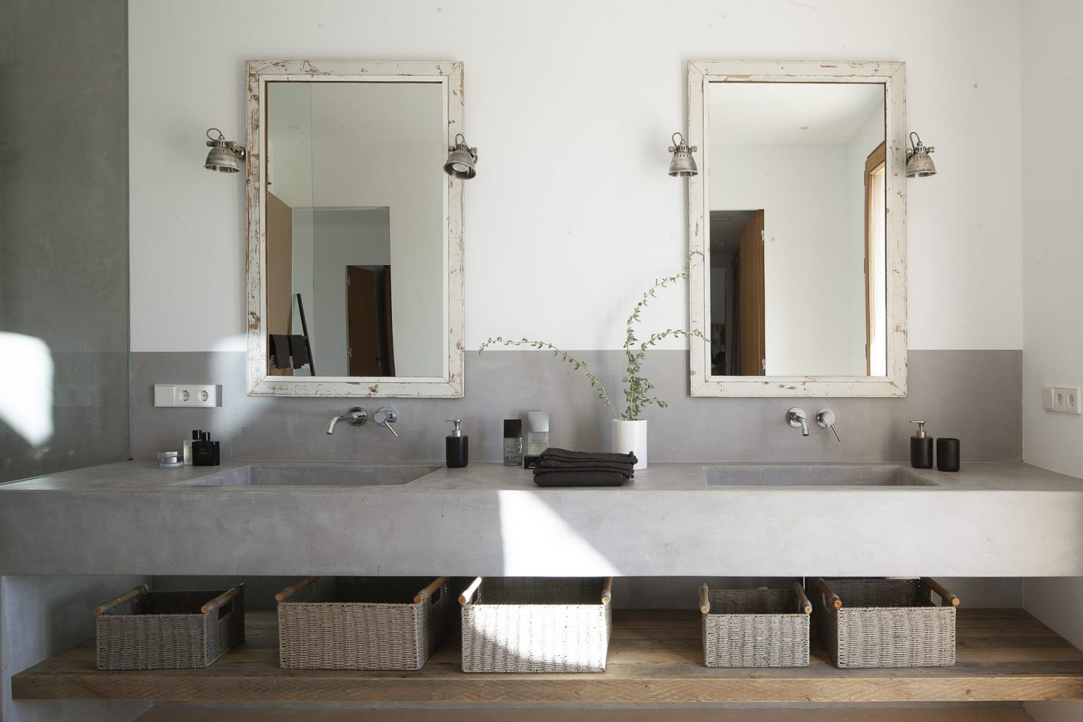 salle de bain maison en pierres décoration contemporaine