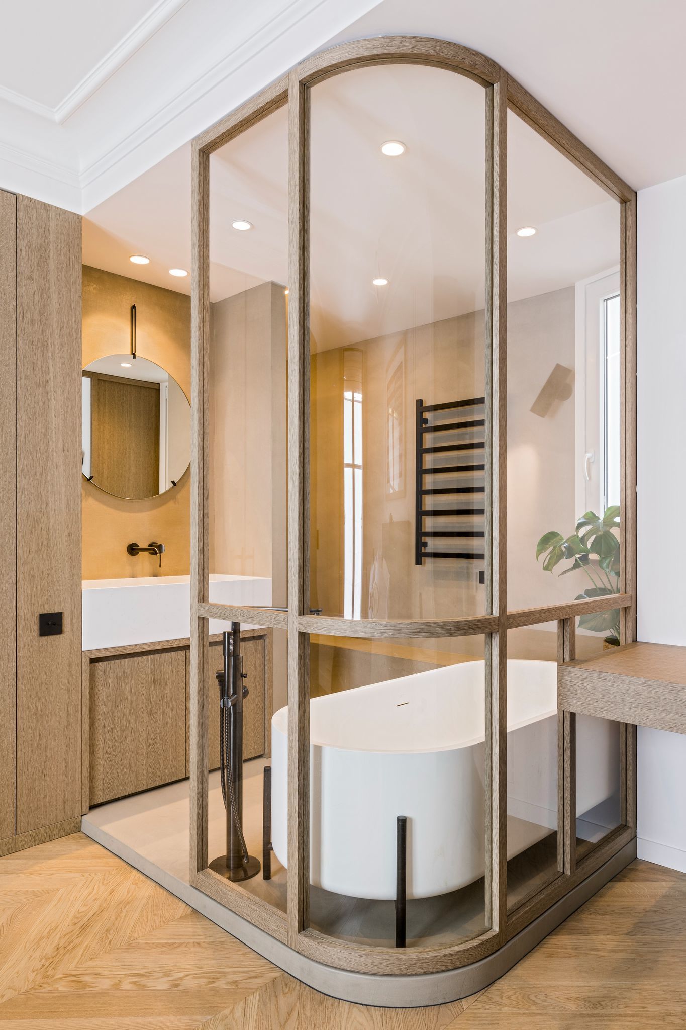 salle de bain avec verrière bois courbe