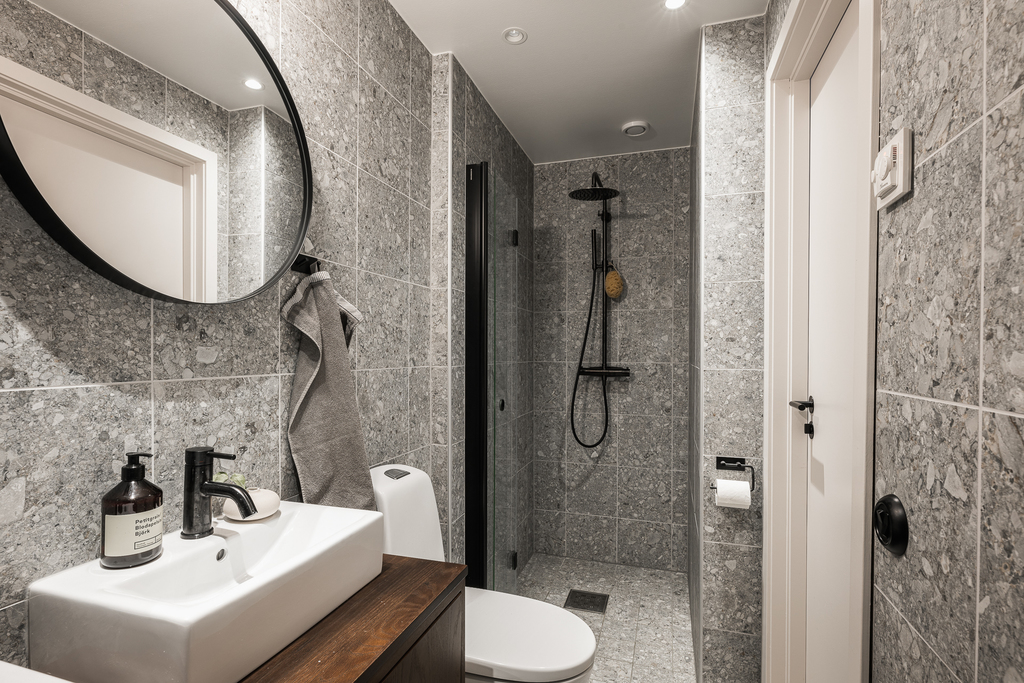 salle de bain terrazzo gris deux-pièces 35m2 mansardé décoration design