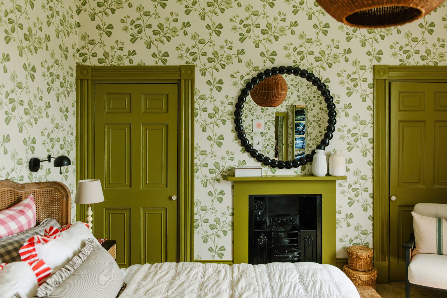 chambre verte papier-peint maison rénovée