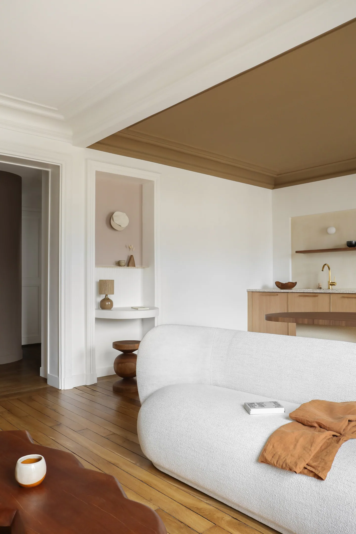 salon appartement 45m2 Paris à louer Airbnb par Heju