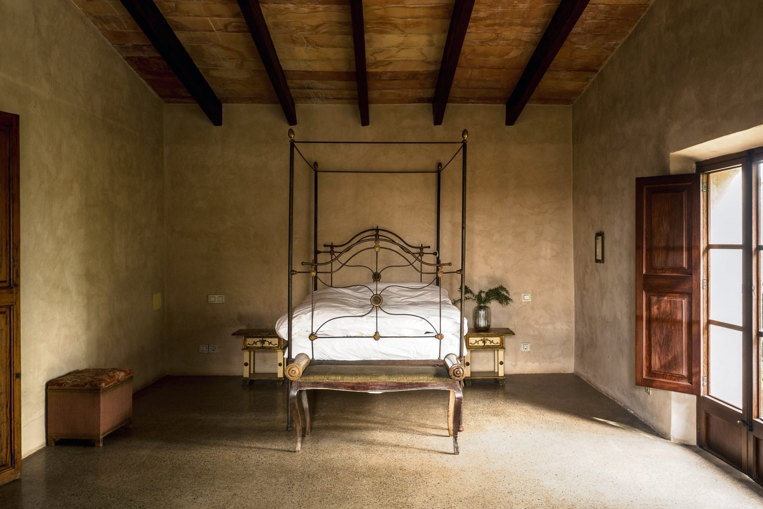 chambre décoration rustique chic lit à baldaquin