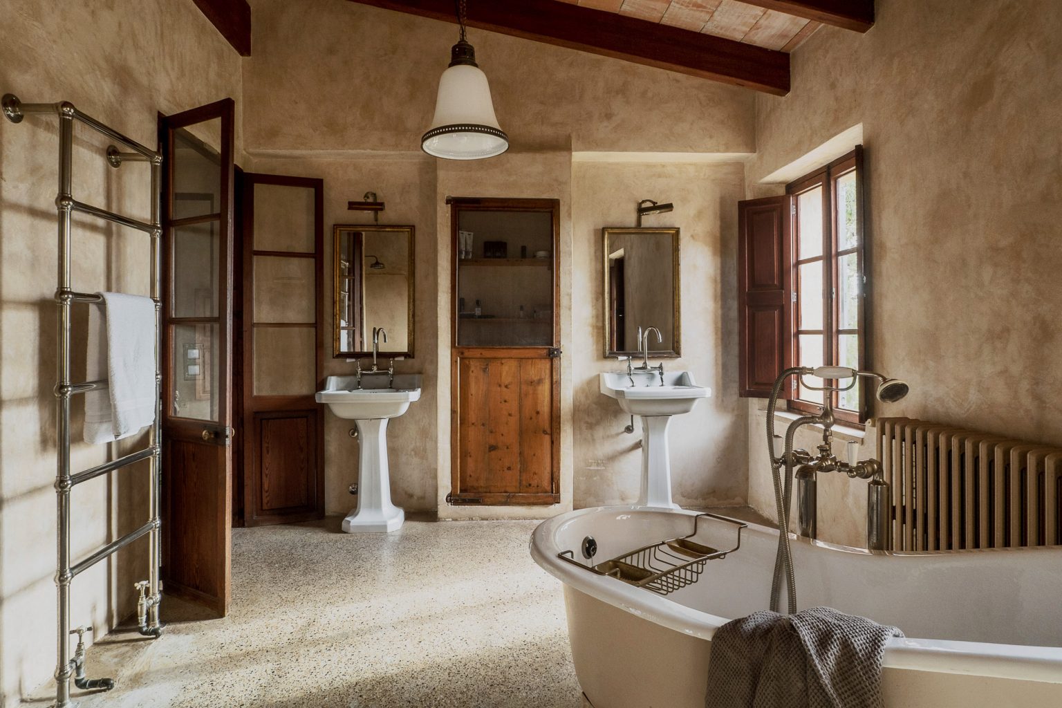 salle de bain vintage maison en pierres Majorque
