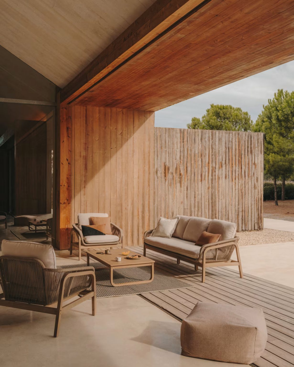terrasse couverte nouvelle collection outdoor Kave Home printemps/été 2024