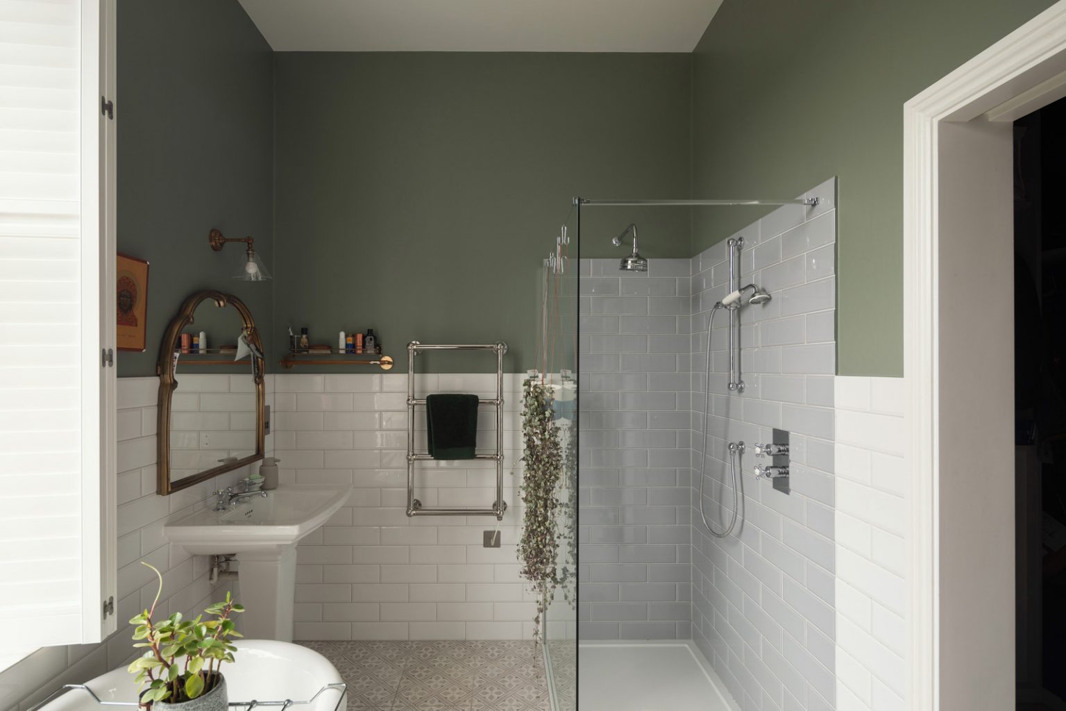 salle de bain mur vert