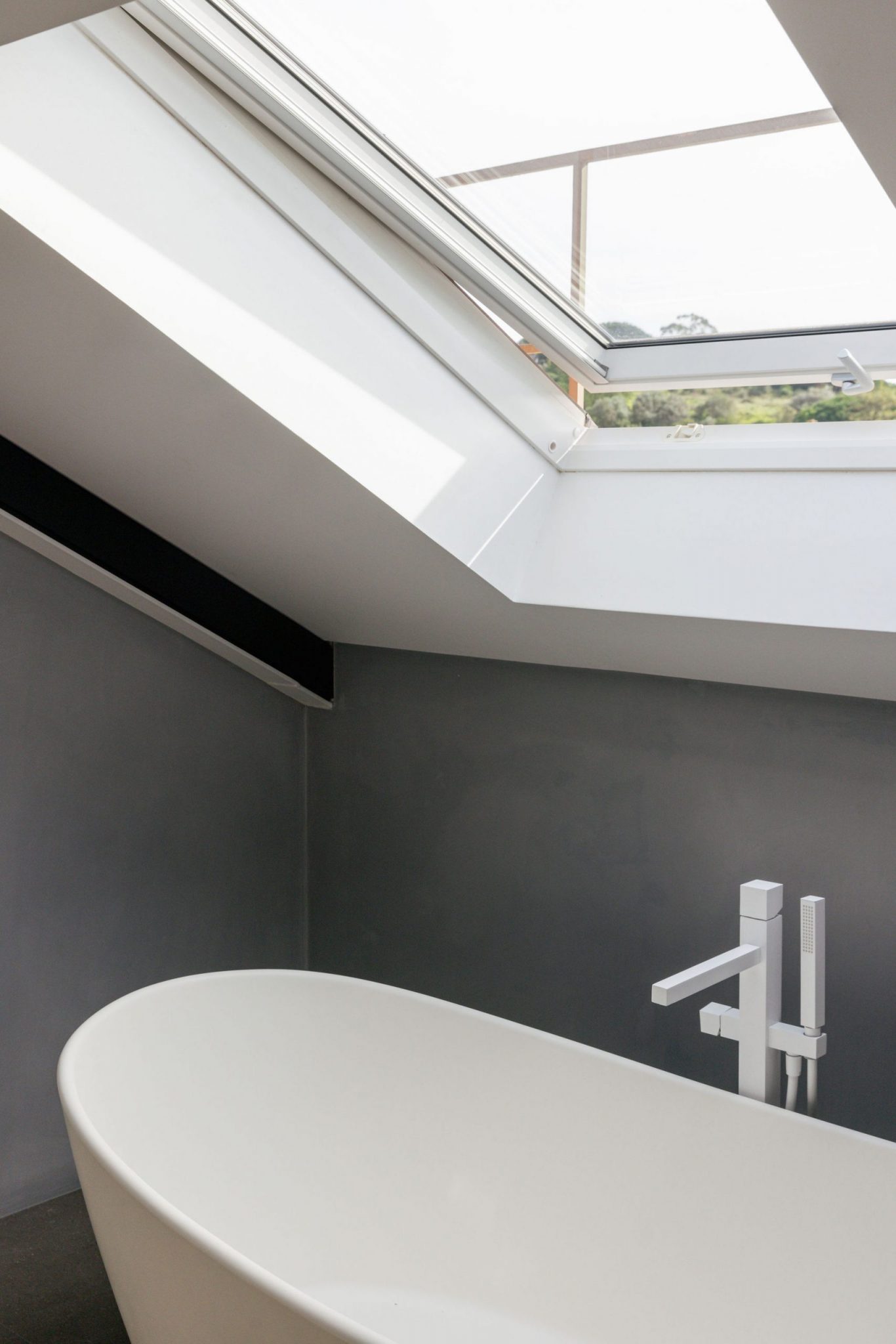 salle de bain mansardée design loft en duplex