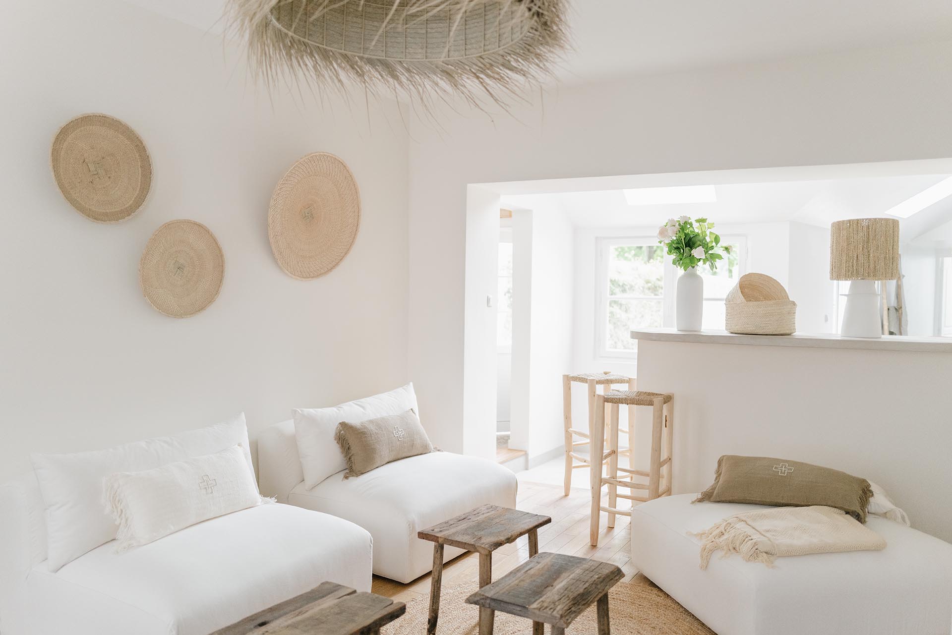 salon décoration blanche et naturelle maison près de Paris villa La Minotte Monfort-'Amaury