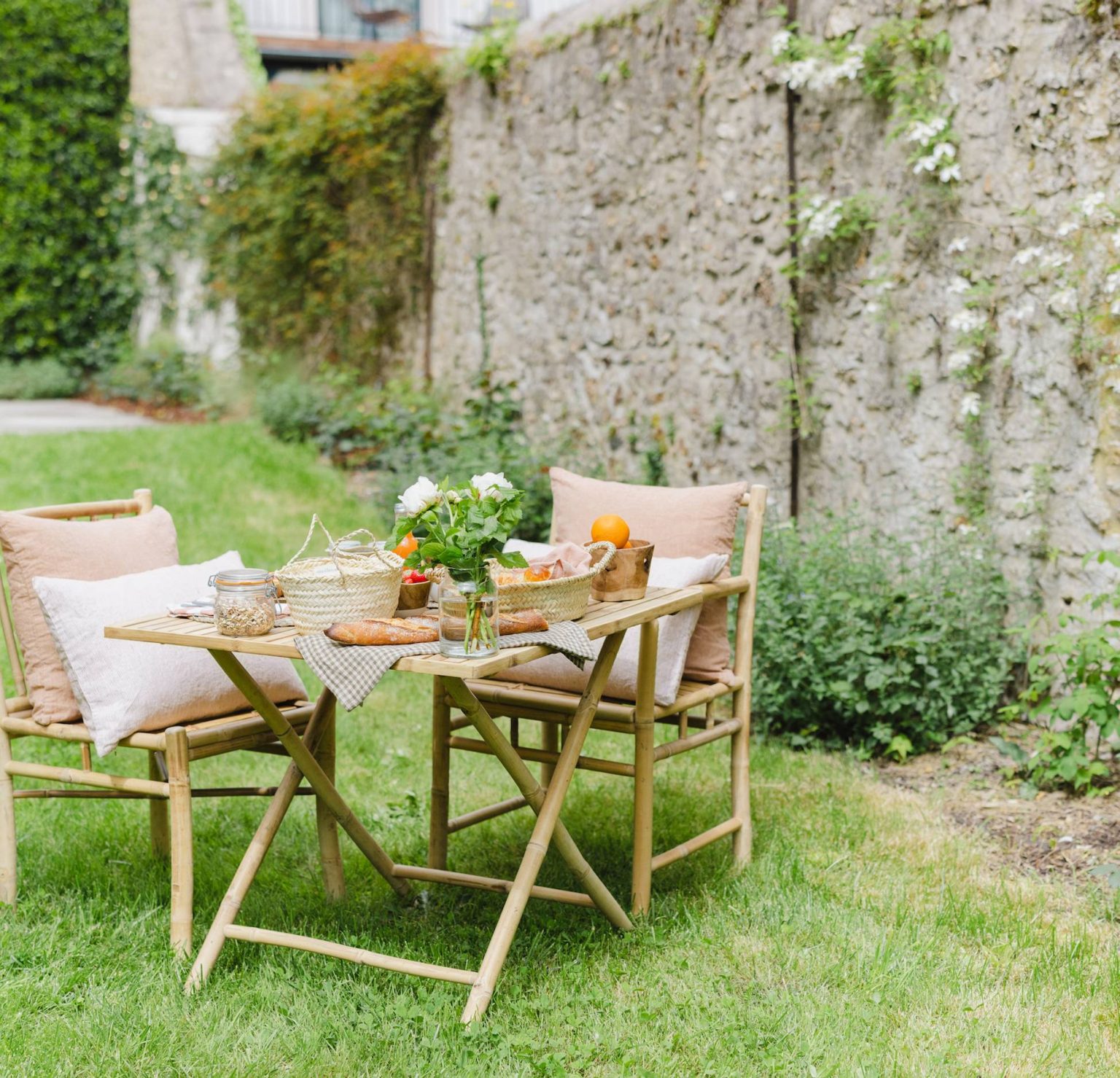 jardin avec murs en pierre villa La Minotte Monfort-'Amaury
