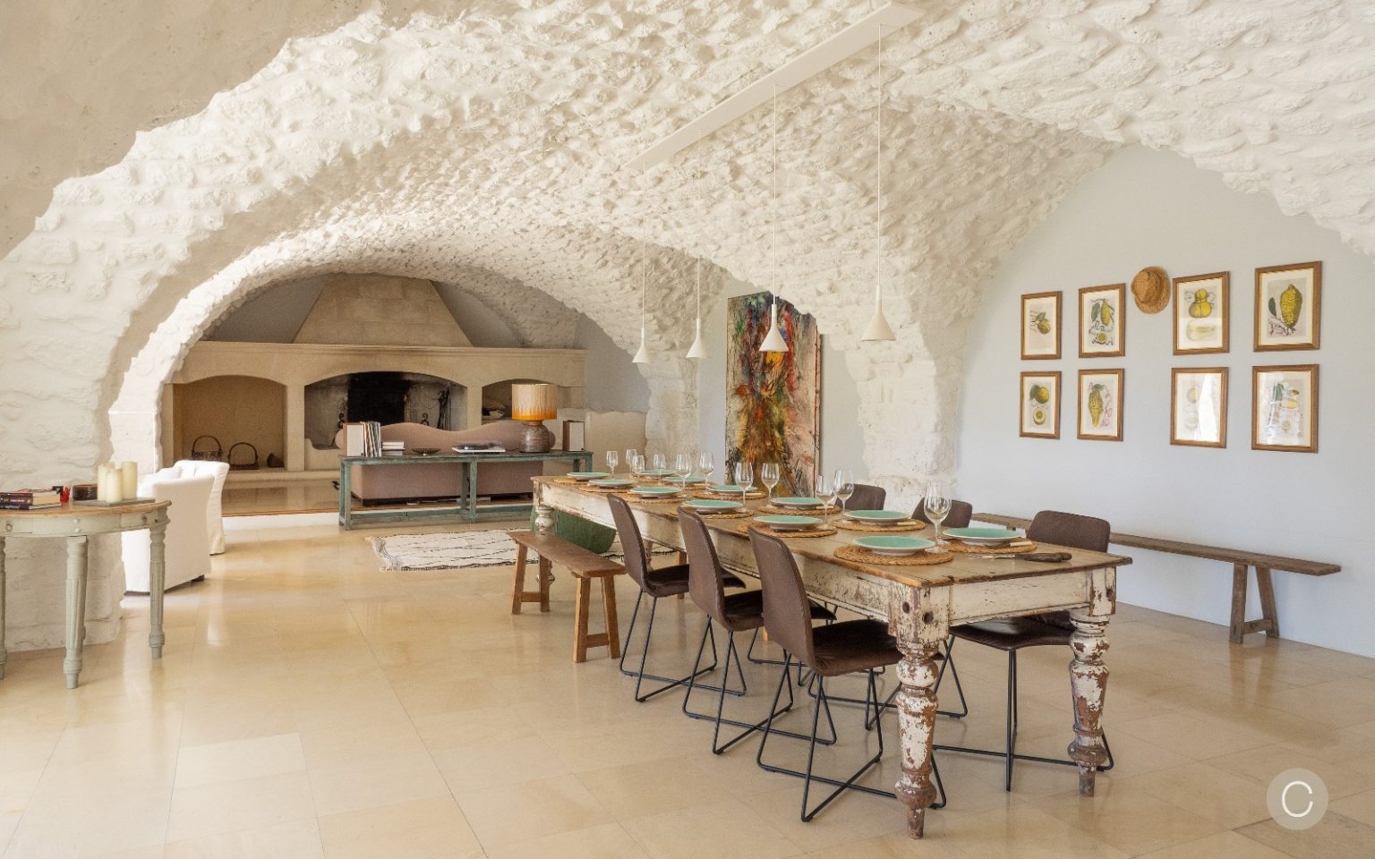 salle à manger et salon maison en pierres Drôme provençale