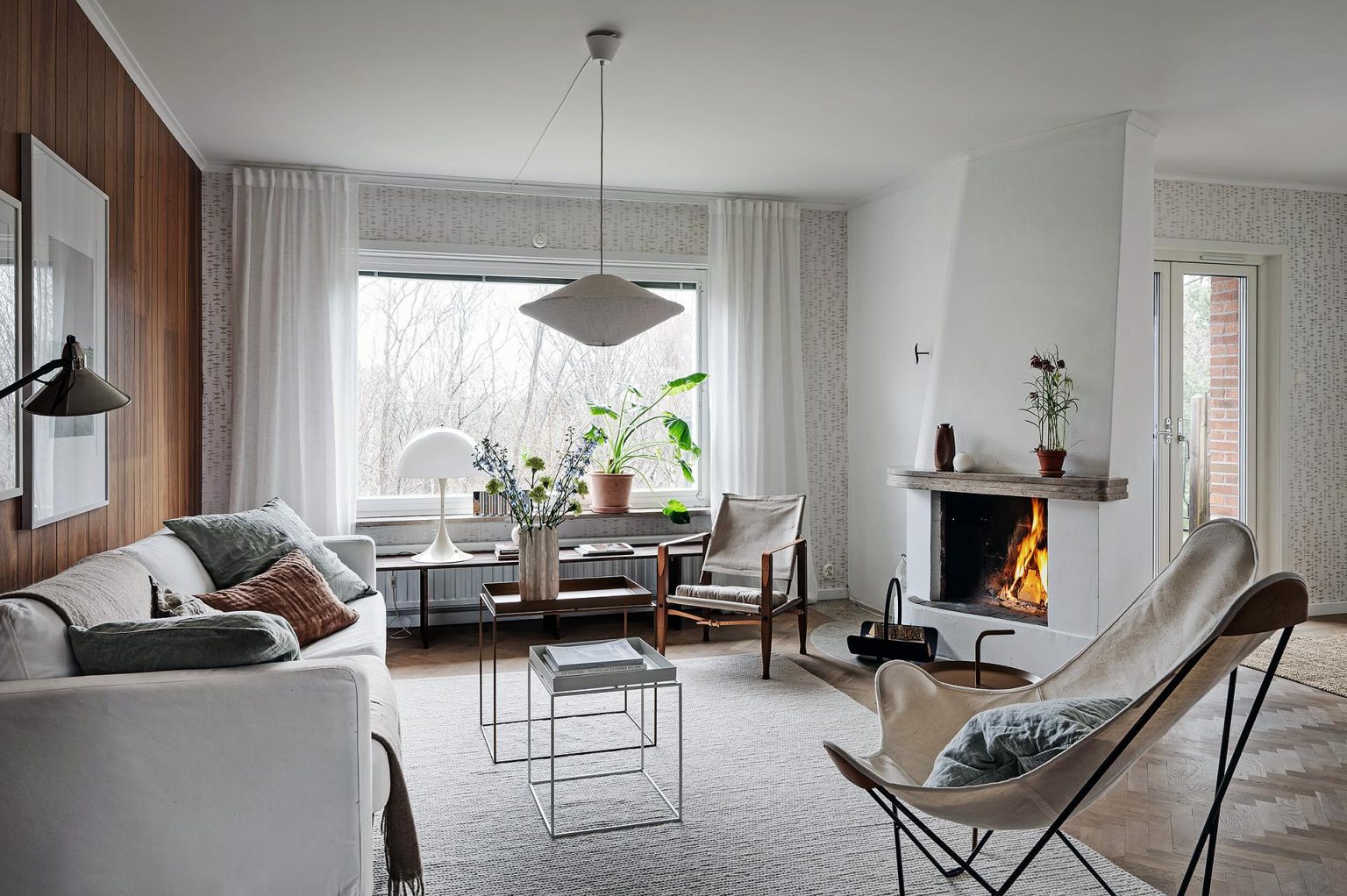 salon avec cheminée décoration scandinave contemporaine