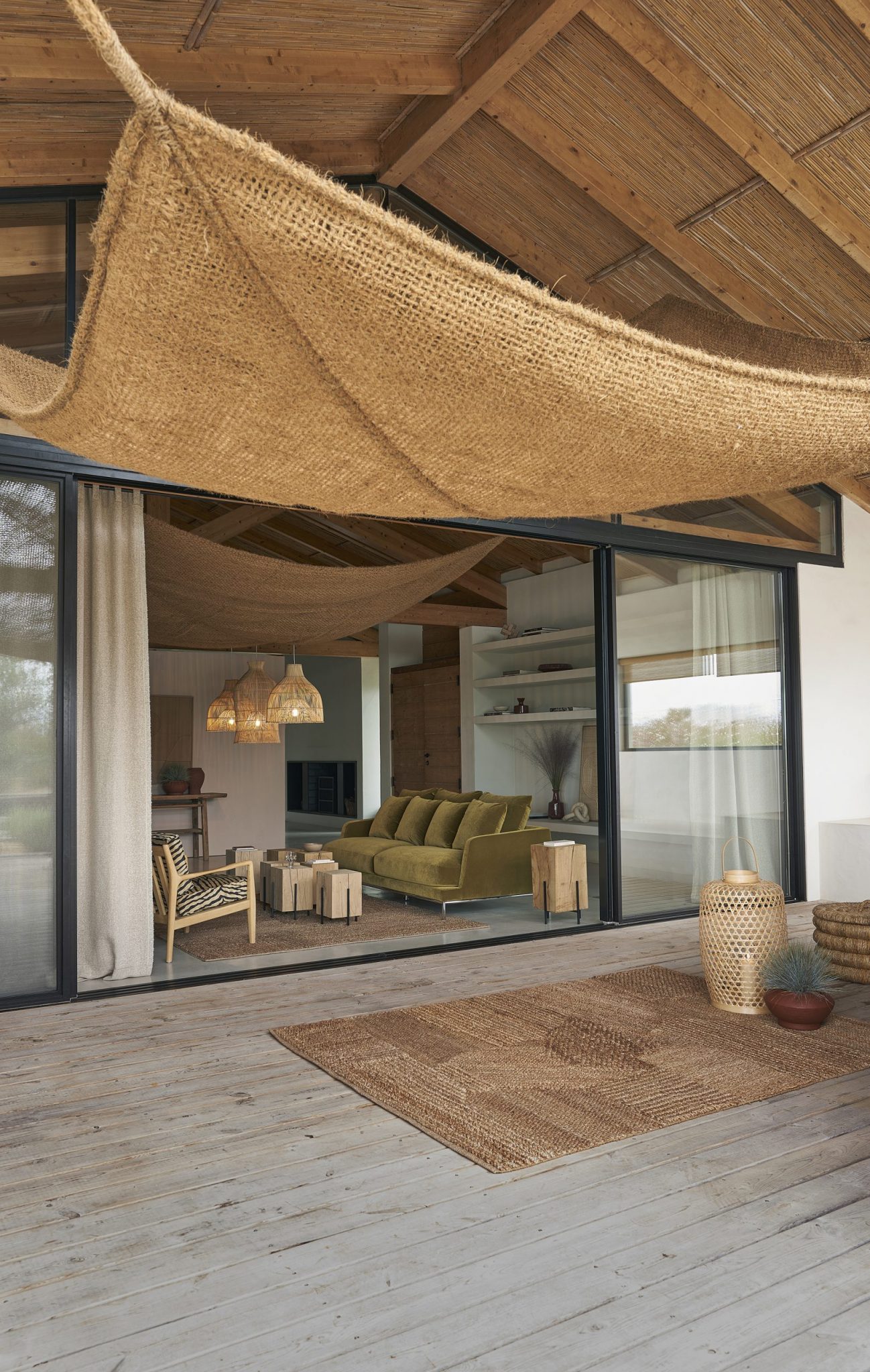 terrasse avec voile d'ombrage en coco