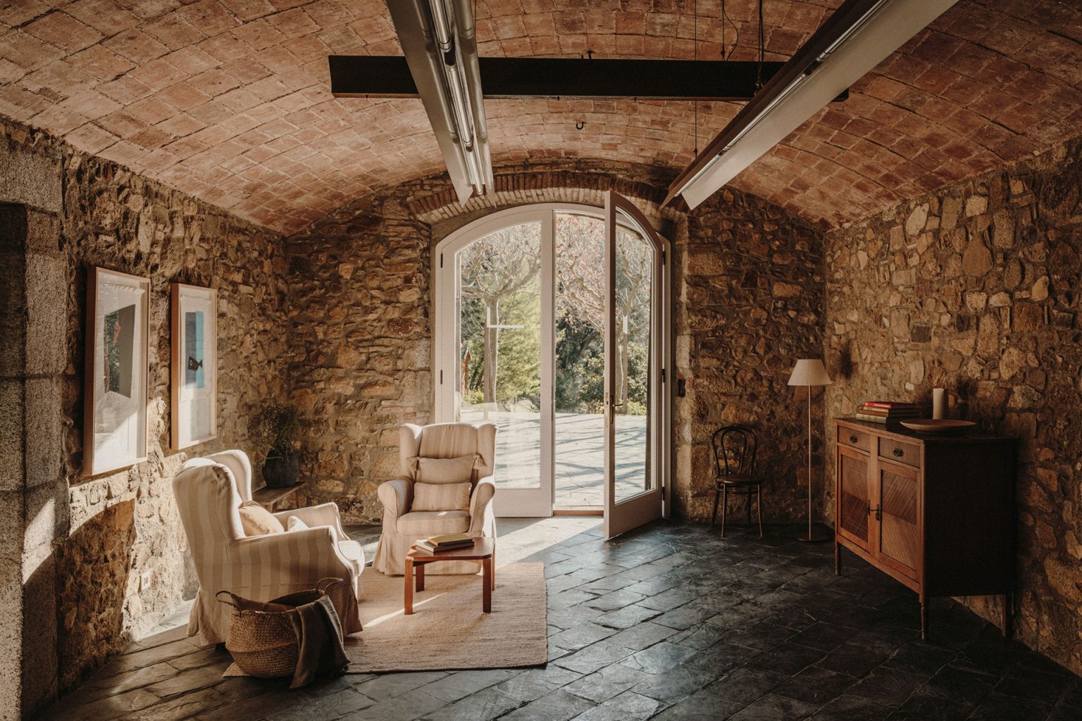 salon maison en pierres ancienne rénovée Paratgea Espagne