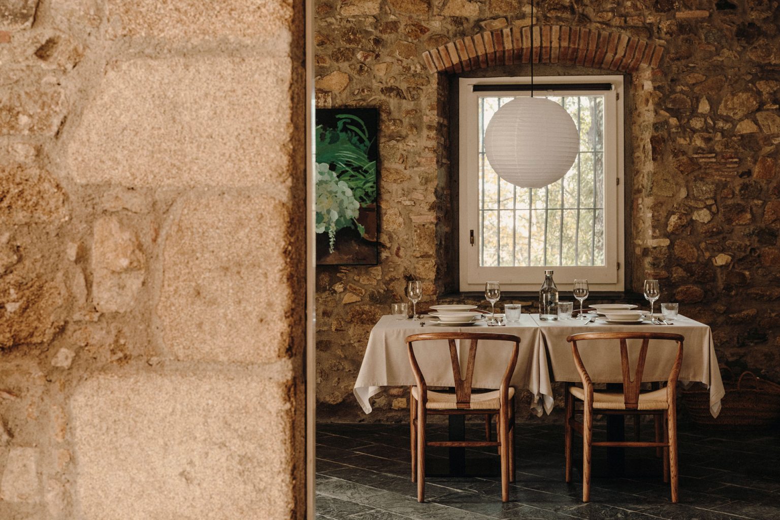 salle à manger maison en pierres anciennes rénovée Paratgea Espagne
