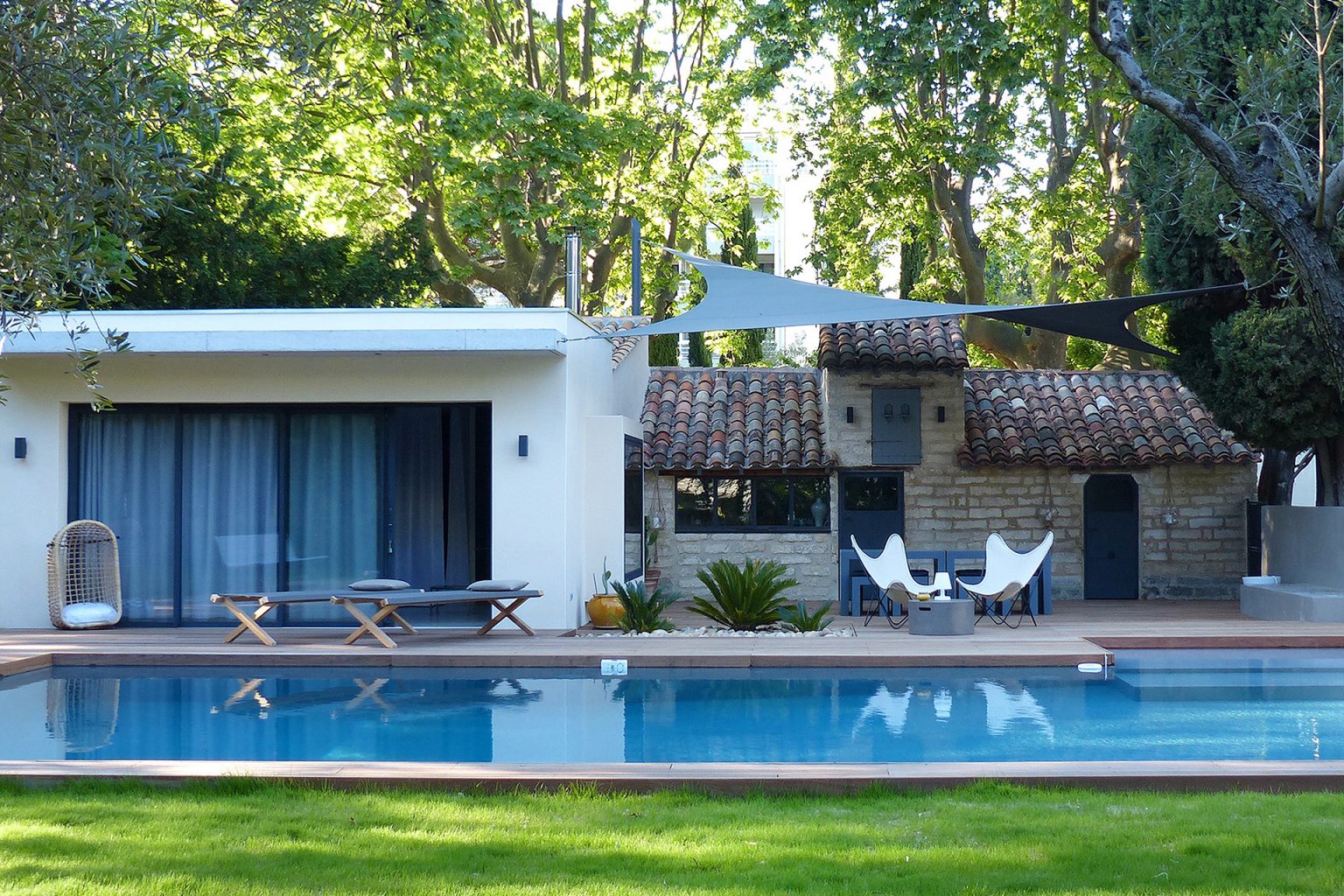 maison avec piscine décoration design Montpellier La Roselière