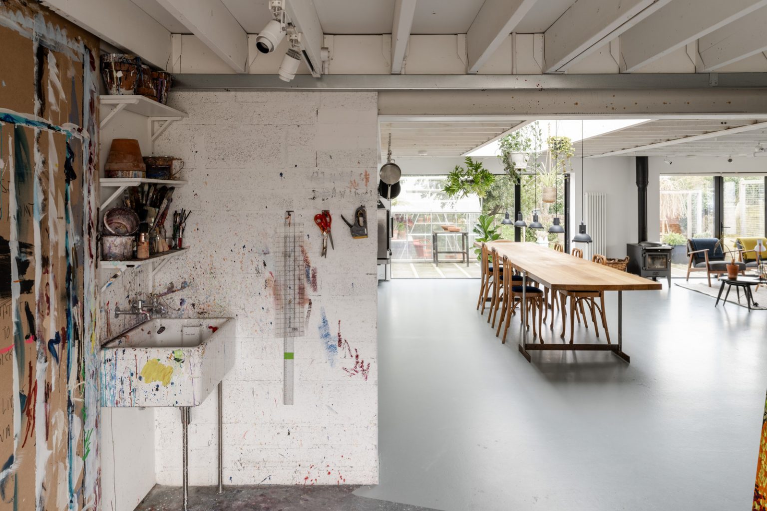 atelier peintre maison rénovée style loft