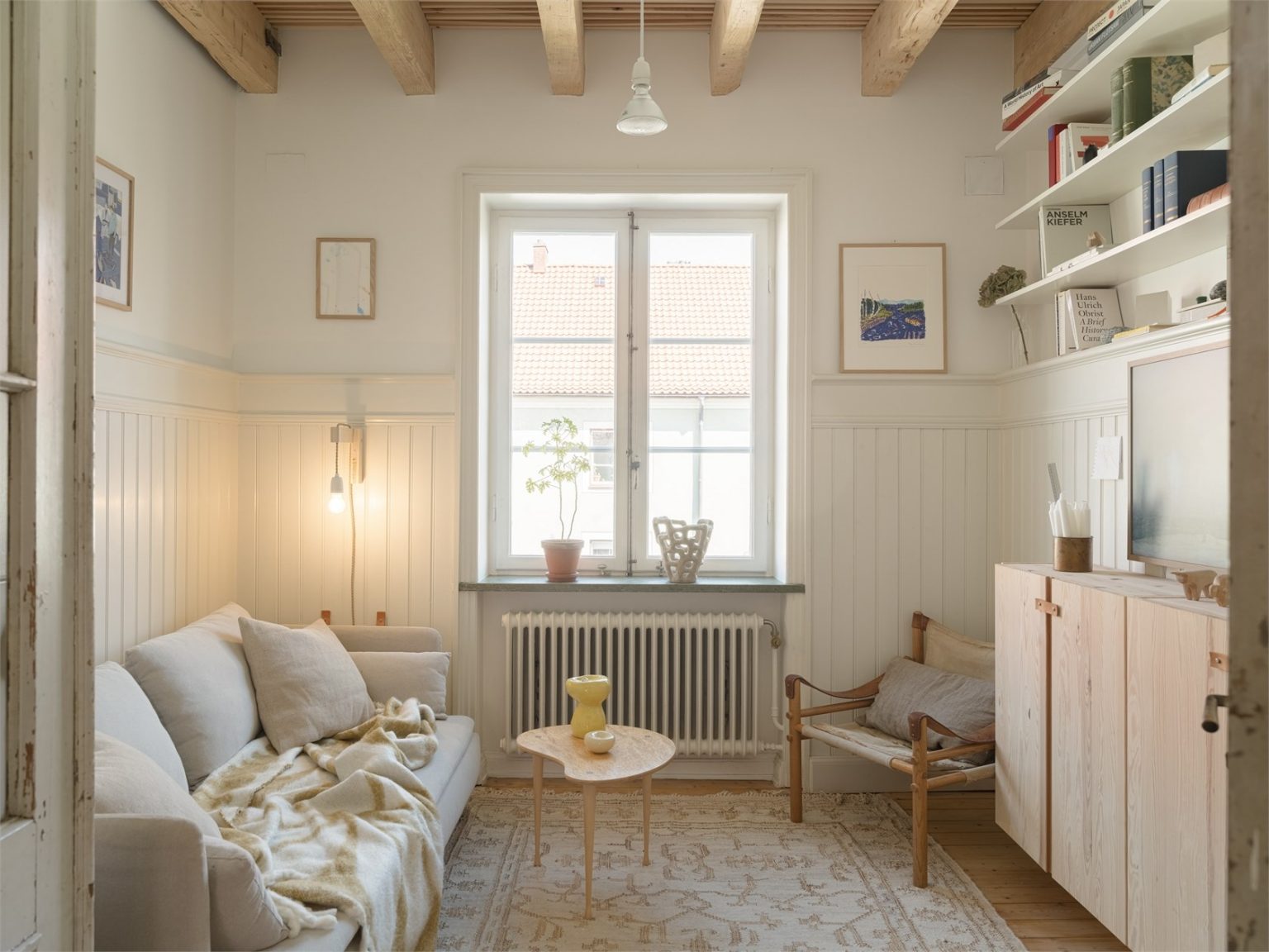 petit salon avec poutres décoration scandinave