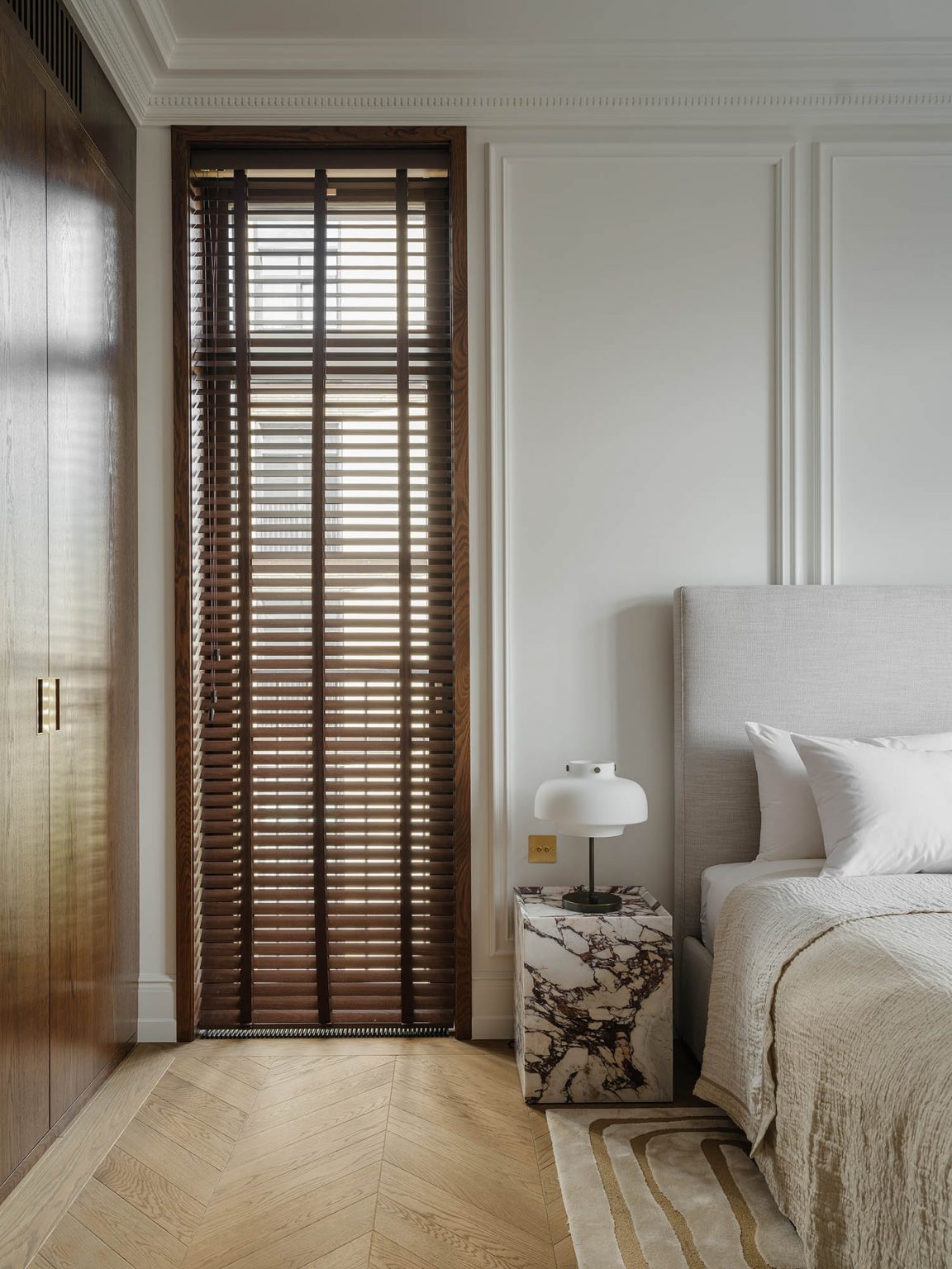 Un appartement familial design de 78m2 entre bois précieux et marbre