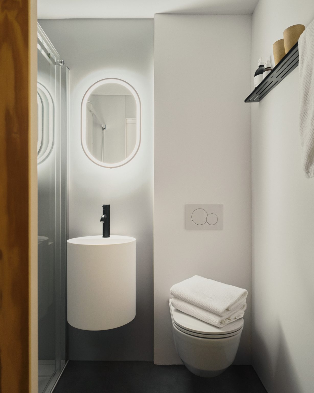 toilettes minimalistes maison Autriche I-am-Escape