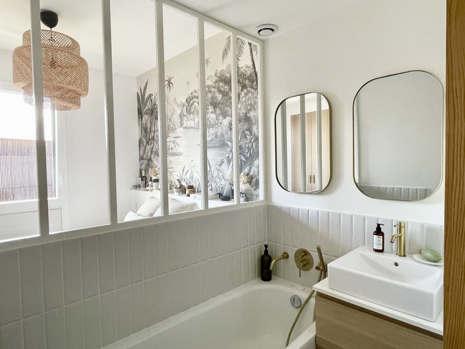 salle de bain décoration contemporaine appartement rénové par par Charlotte Gille de Happy Pog