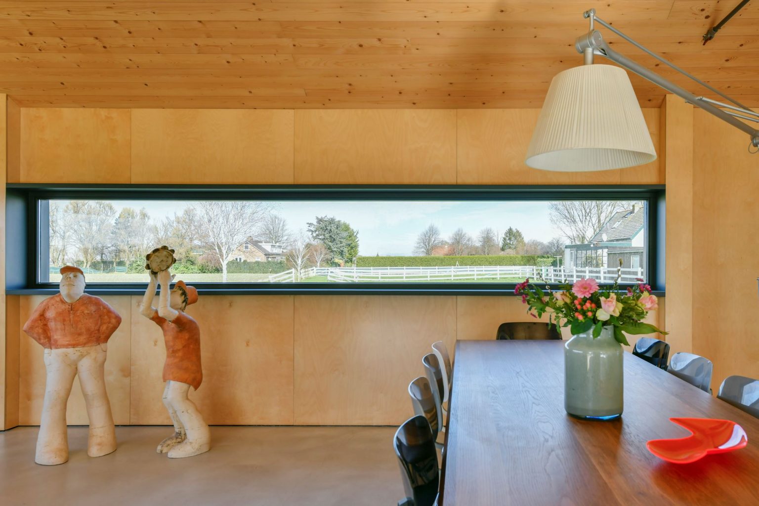 salle à manger maison contemporaine avec picture window