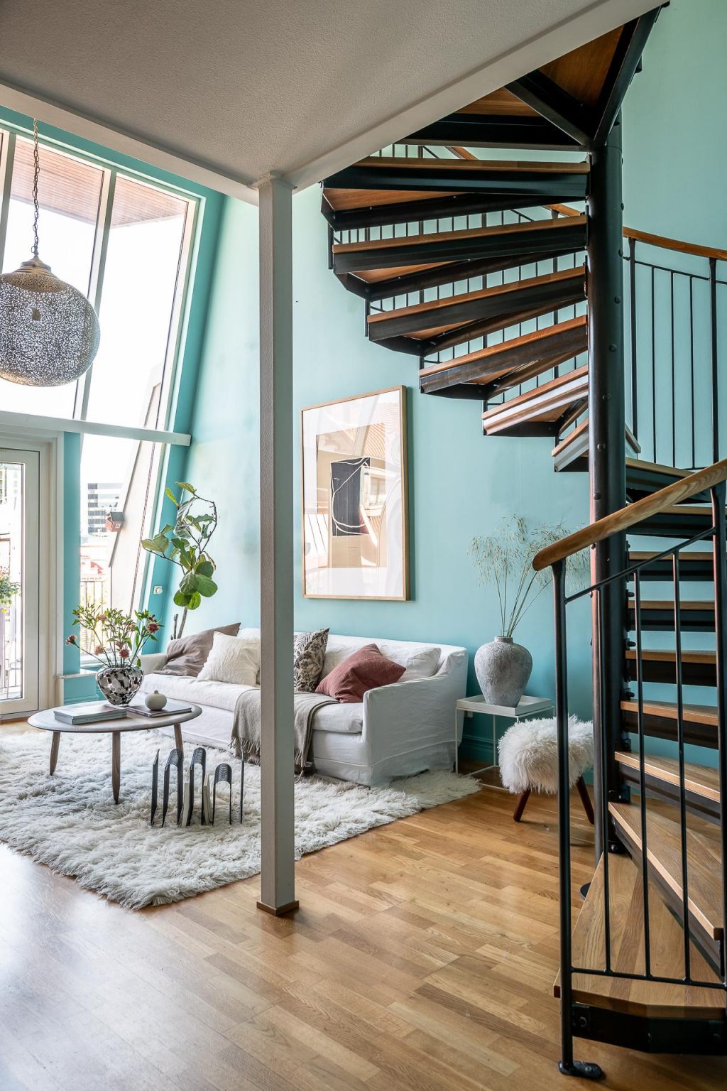 Гостиная и терраса квартиры