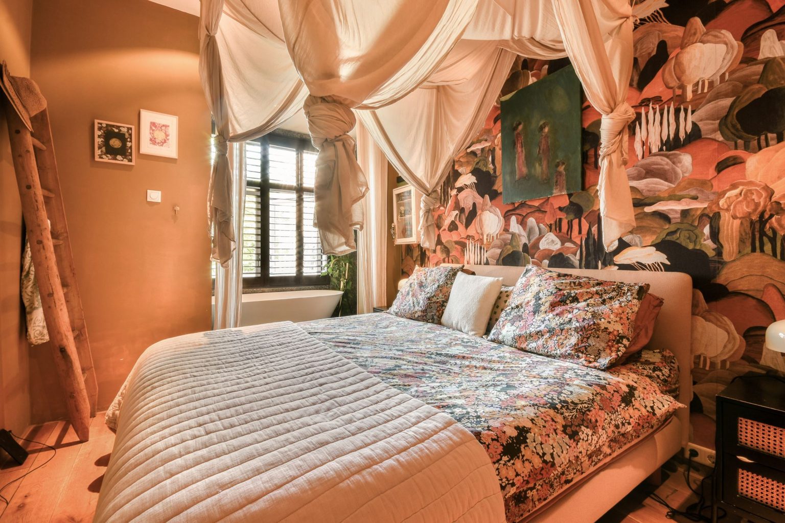 chambre appartement avec jardin décoration colorée et vintage