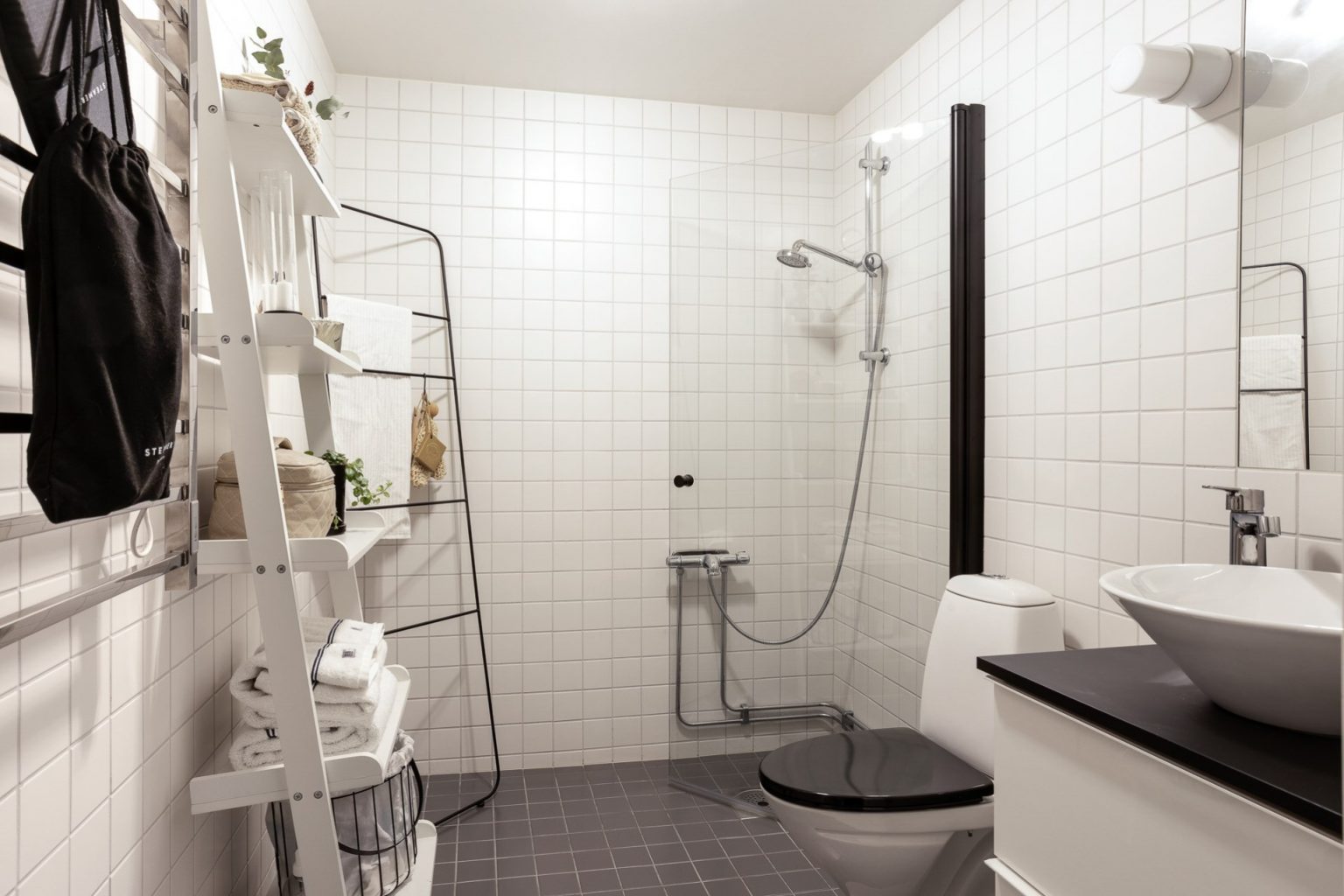 salle de bain blanche décoration contemporaine et scandinave