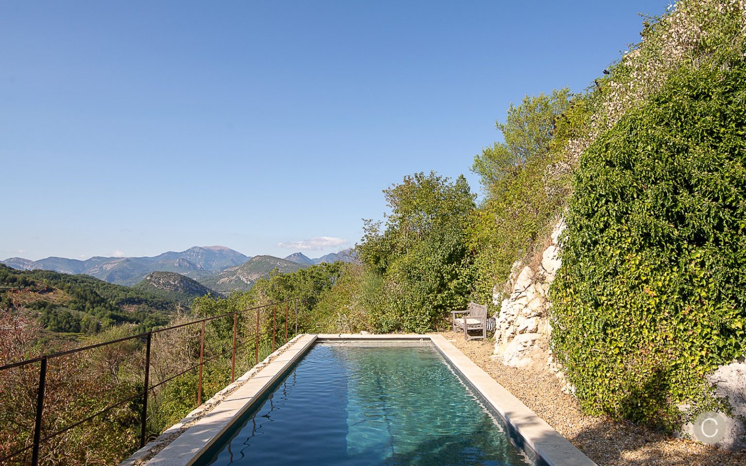 piscine maison en pierres Drôme provençale