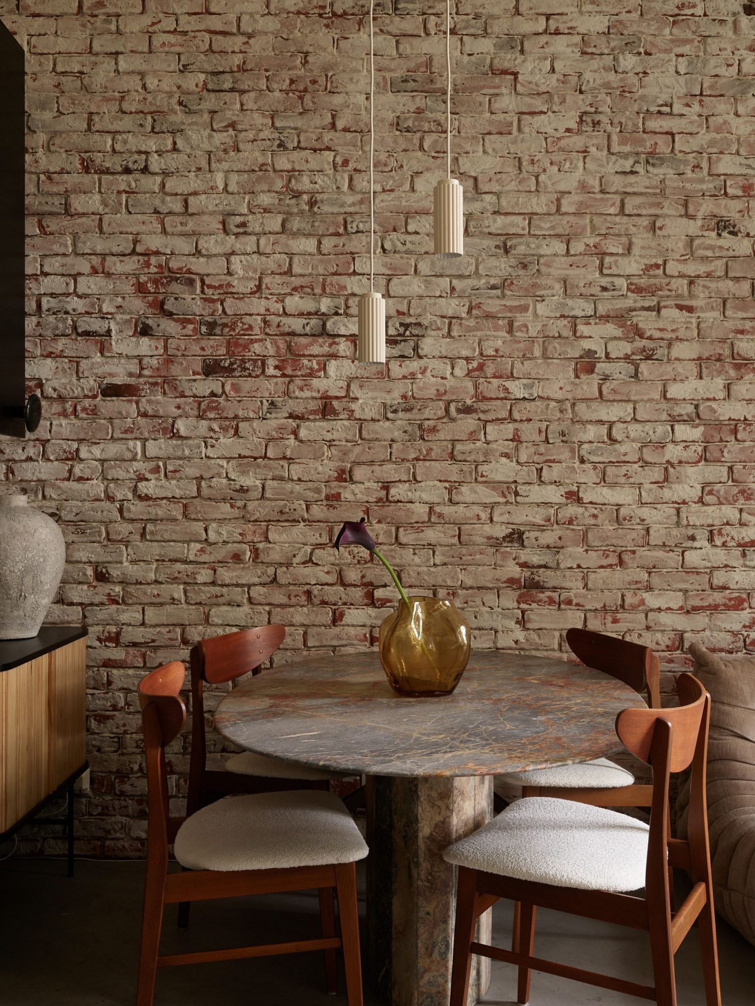 salle à manger loft murs de briques décoration vintage