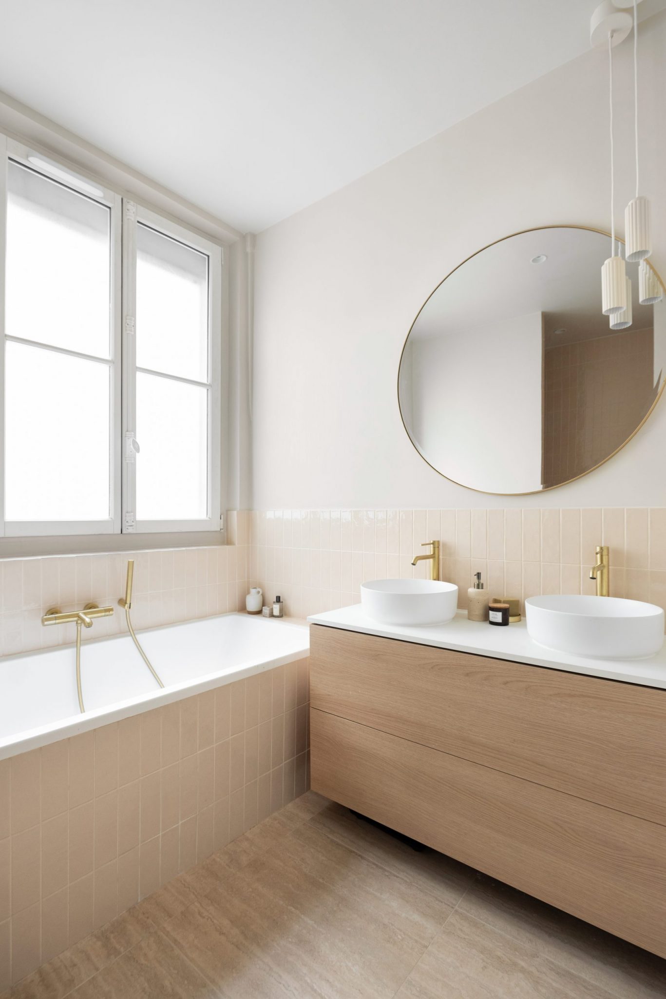 salle de bain design beige