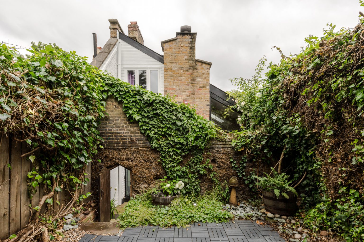 jardin de ville maison ancienne