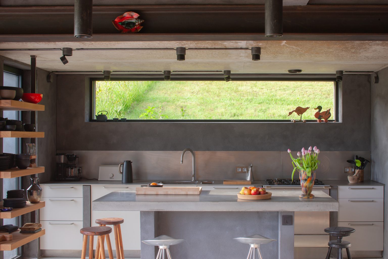 cuisine ouverte avec îlot béton