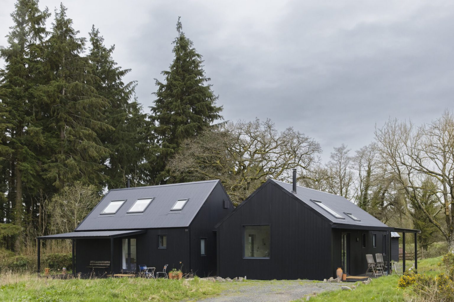 maison contemporaine façade noire