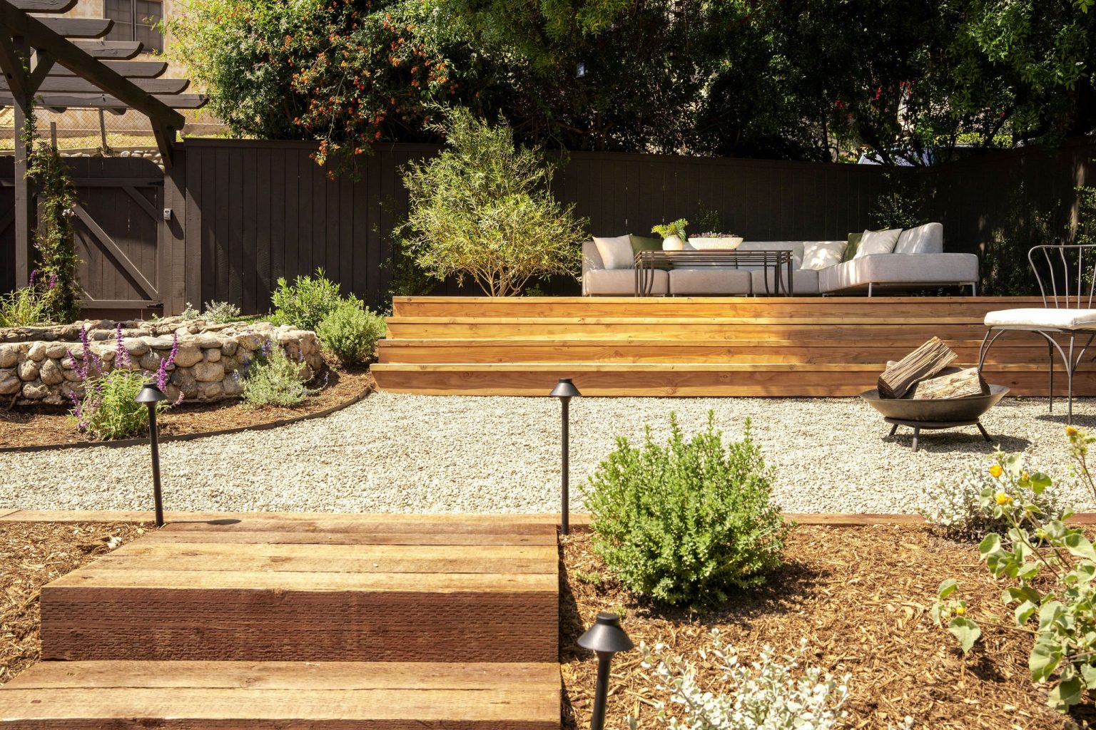 jardin avec terrasse sur estrade